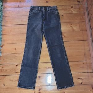 Wrangler Women’s Straight Leg Grey Vintage Jeans. Size 29/32